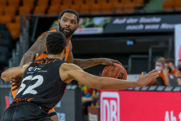 头球破门的 头球破门的